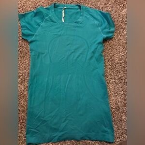 Lululemon T Shirt